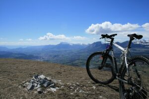 La pratique du VTT de descente en montagne