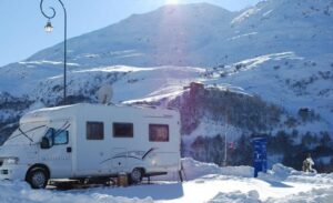 camping-car-neige