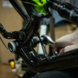 Graisser sa chaîne avec squirt lub : calendrier d’entretien selon usage (route, VTT, hiver)